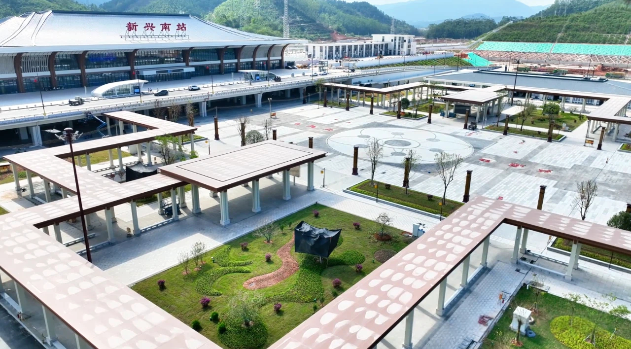 “向上突围”丨新兴南站综合枢纽雏形初现