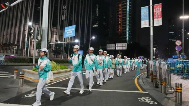 十五运会温暖底色，500名“小海豚”护航全运会首次跨境马拉松