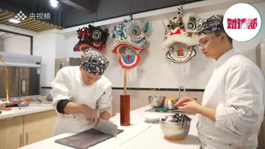 广东佛山：传承岭南文化 “龙狮酥”走红