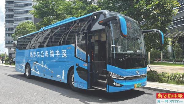 深中通道通车当天，深圳巴士集团同步开通深中跨市定制公交专线。