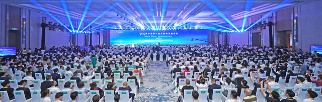 2023中国数字经济创新发展大会开幕式现场。方淦明摄