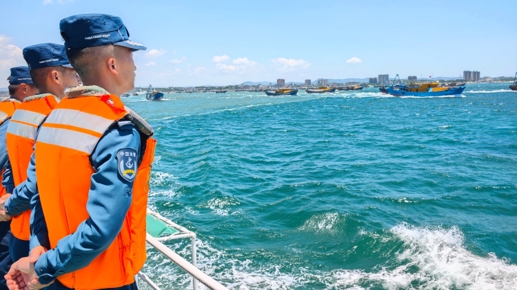 今年南海休渔期，海警查获违规渔船320余艘