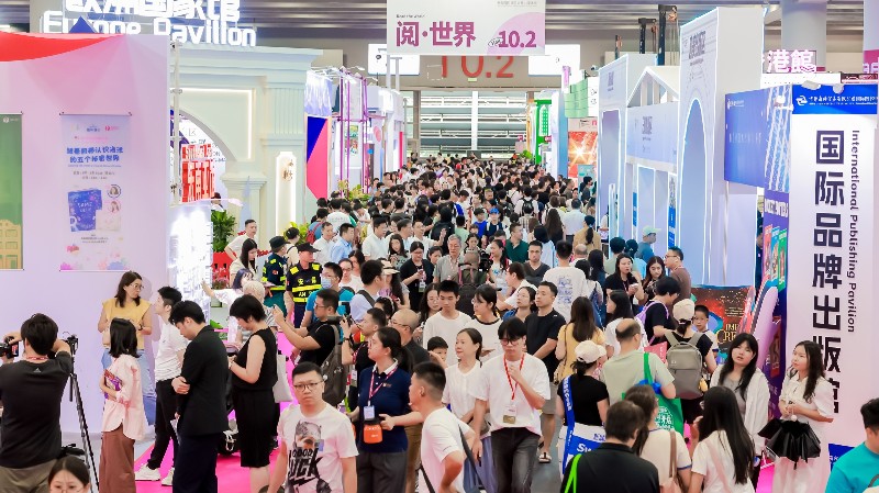 国际出版商协会秘书长漫步永庆坊：“摩登广州的另一面让人着迷！”