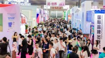 国际出版商协会秘书长漫步永庆坊:“摩登广州的另一面让人着迷!” 国际出版商协会秘书长漫步永庆坊:“摩登广州的另一面让人着迷!”