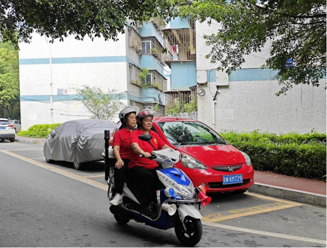 云城区高峰街道：党旗引领下的“暖心守护”