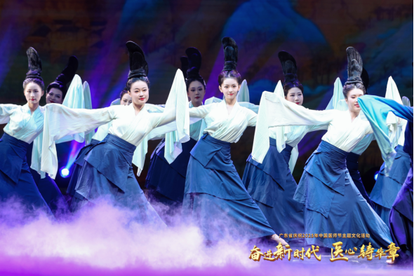 医护人员通过精彩节目展现风采。通讯员供图