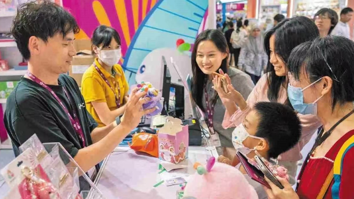 周边产品“圈粉”年轻读者！南国书香节激发文化消费新活力