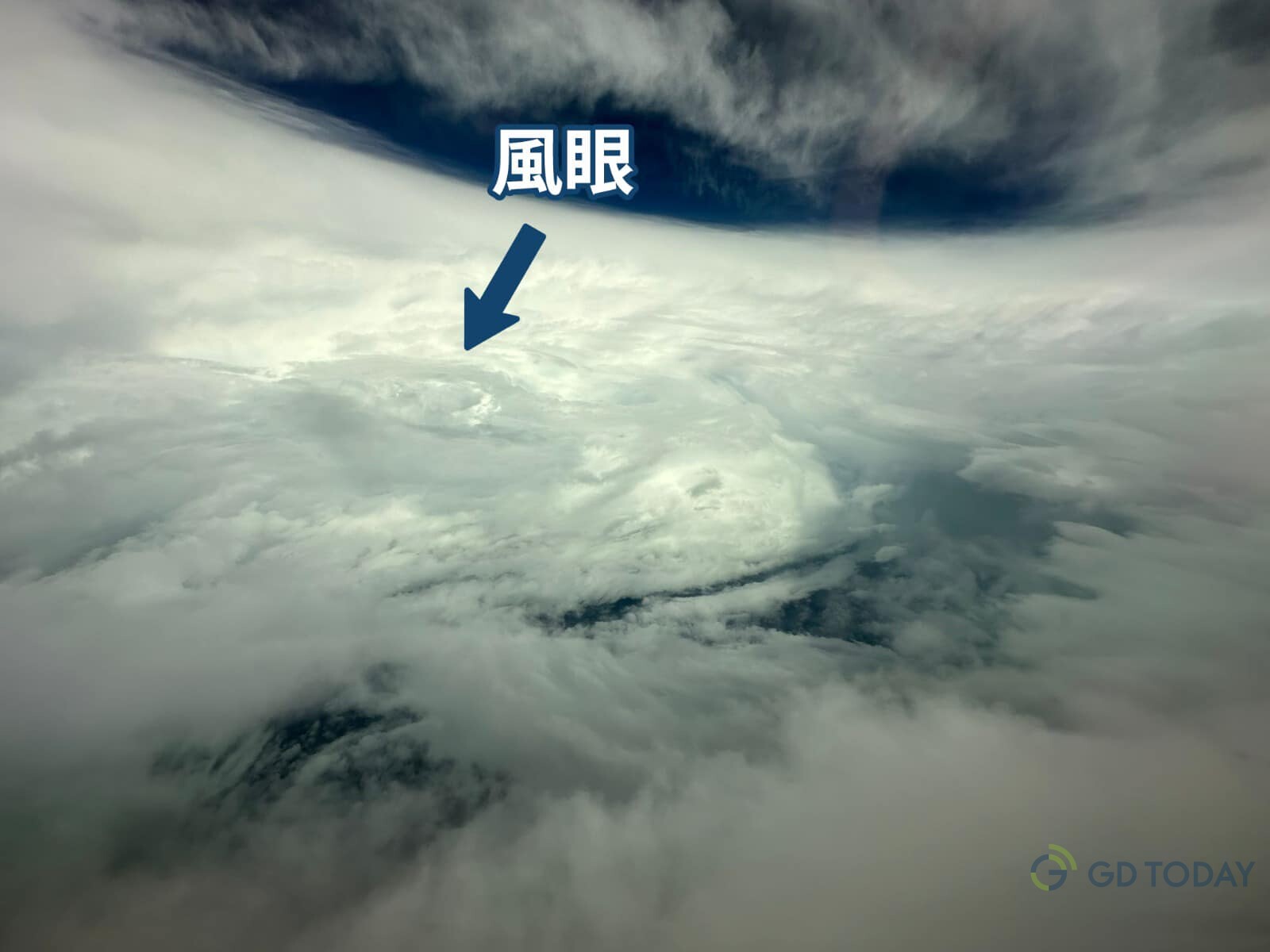 今年9月，飞行服务队拍摄的超强台风“苏拉”的台风眼
