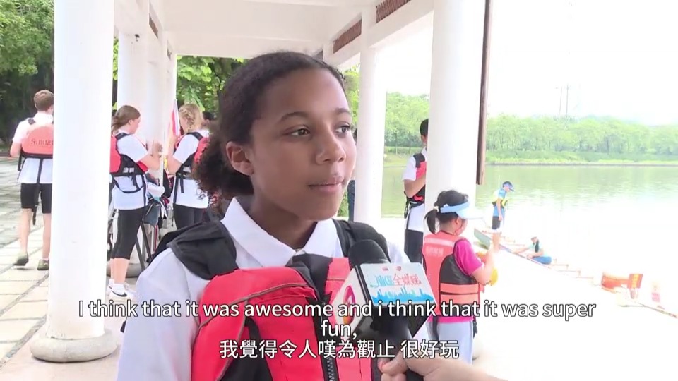 Chinese "loong" meets foreign children