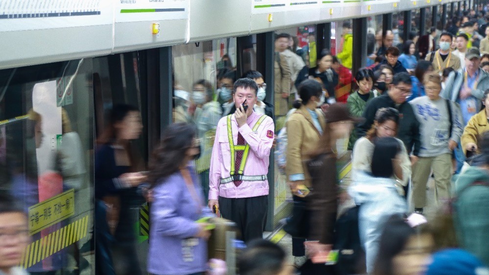 地铁都能代坐了？黄牛党别太离谱