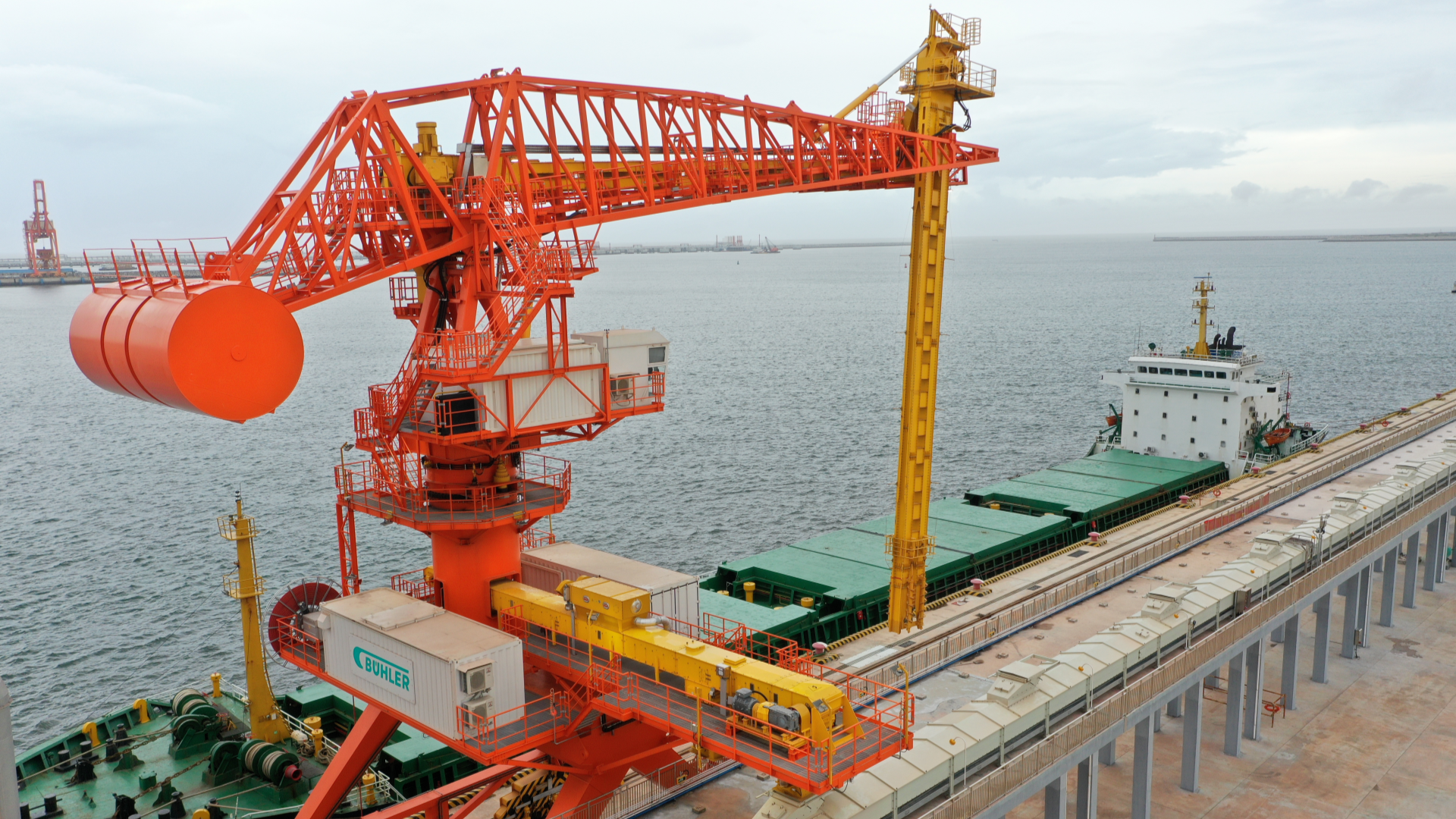 Maoming Customs issues electronic import inspection certificates, boosting trade efficiency