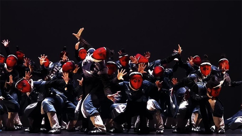 Changement de visage et kung-fu… la culture chinoise brille sur scène à Los Angeles et à Paris