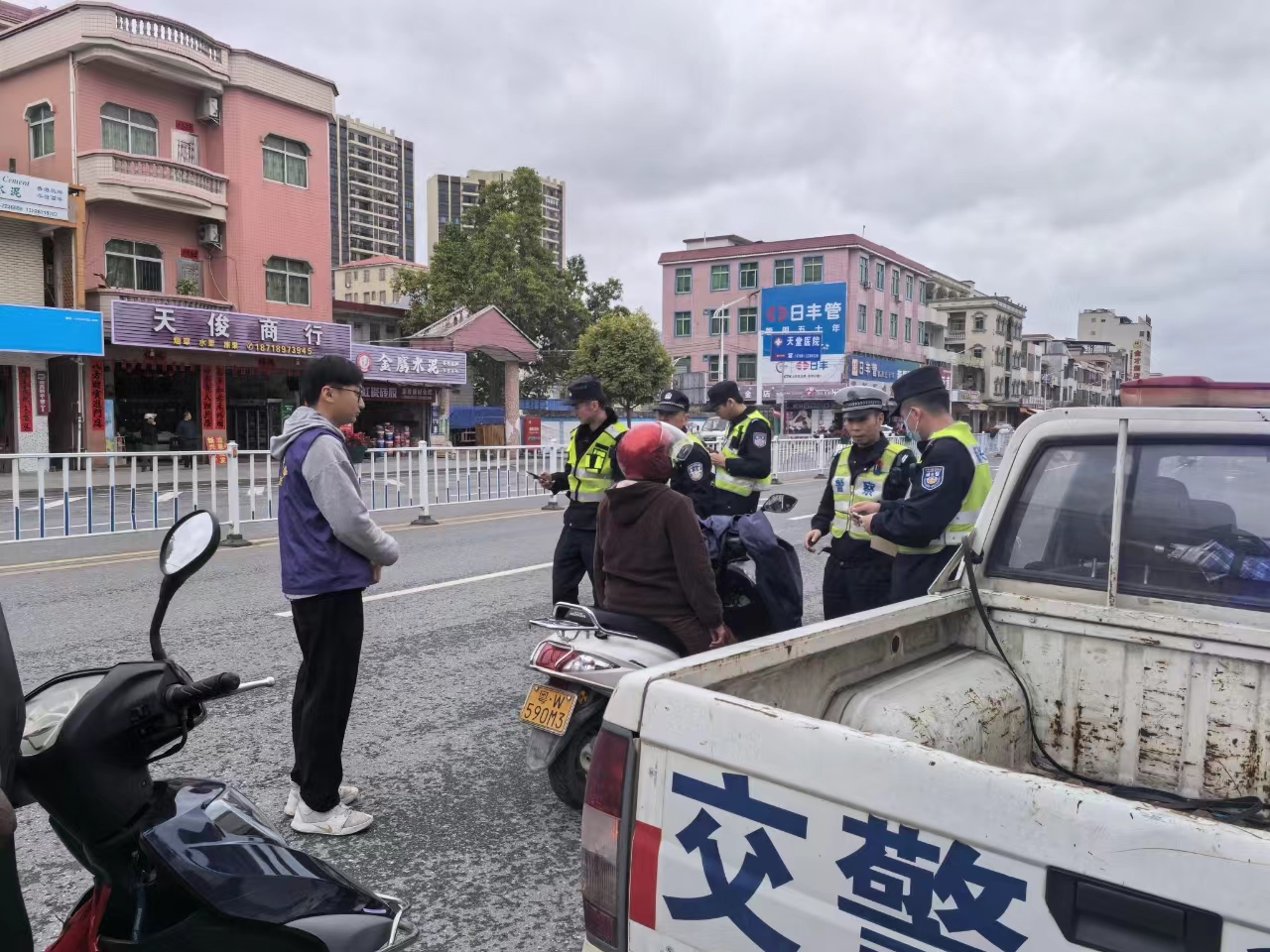新兴县天堂镇开展摩电专项整治行动