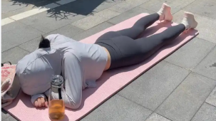 三伏天“晒背”养生火了！专家：这三类人不适合