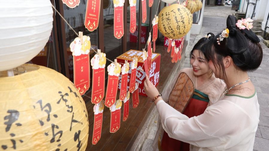 China sees 5.26 million cross-border trips during Mid-Autumn Festival holiday