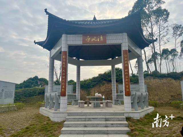 清风亭位于佛子岭半山腰处。