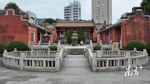 化州孔庙孔子行教像。杨建雄 摄