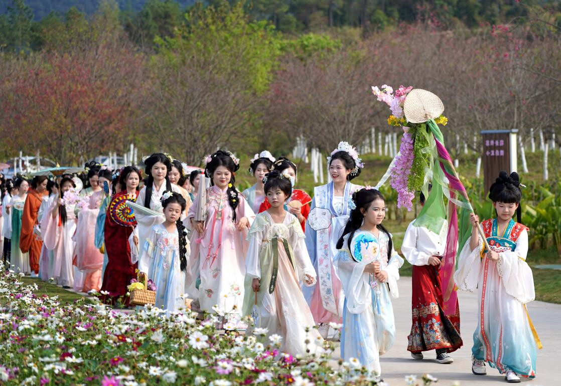 穿汉服 赏樱花 游古村！云安区都杨镇庆祝妇女节活动别开生面