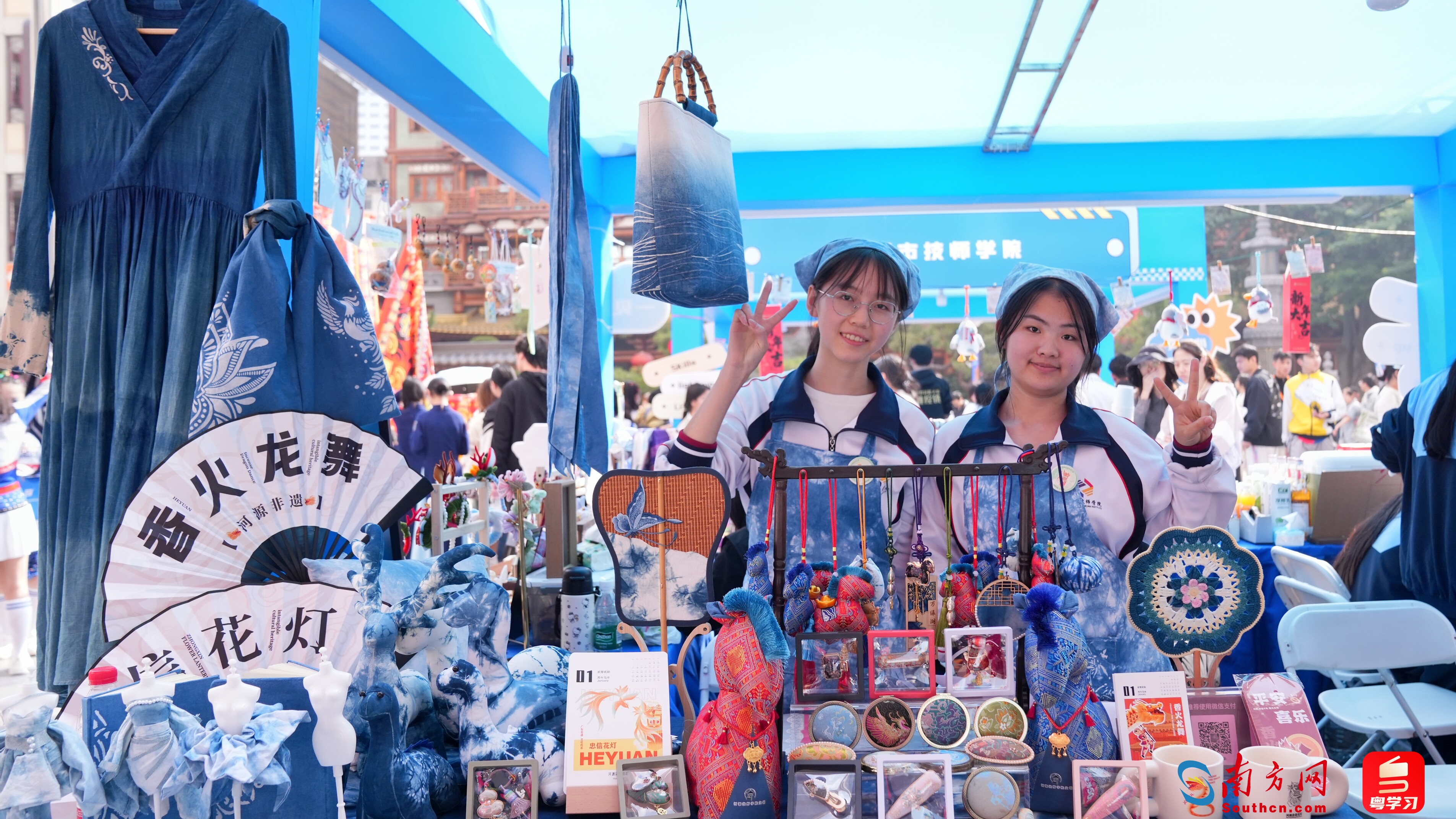 “匠心点亮生活,技能促进消费”广东省技工院校文明集市活动现场。吴依妮/摄