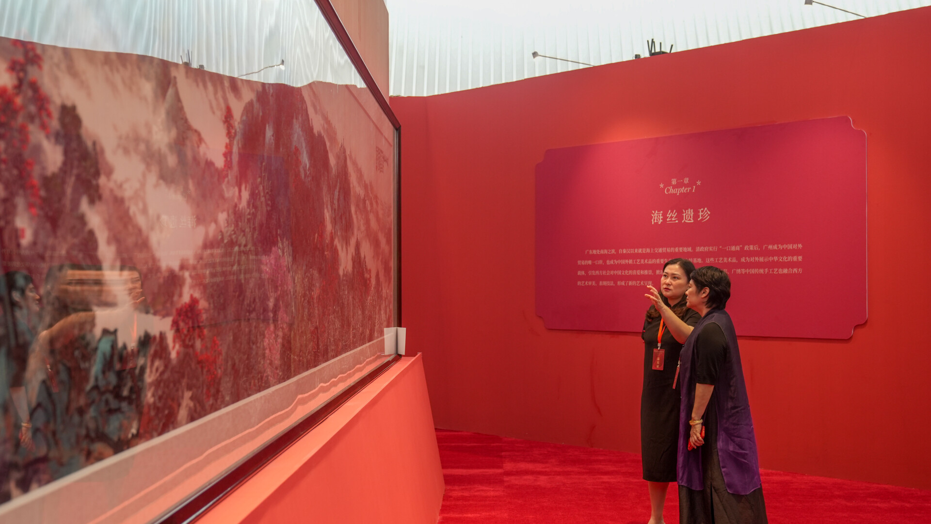 Guangdong Arts and Crafts Exhibition opens with nearly 200 masterpieces