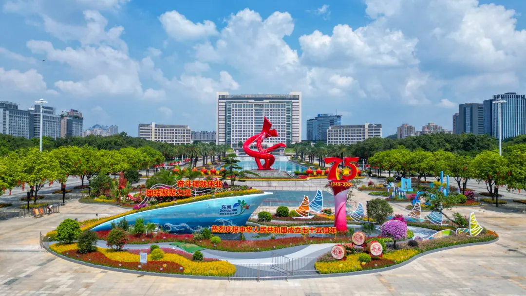 Dongguan's brilliant fountain show and floral display