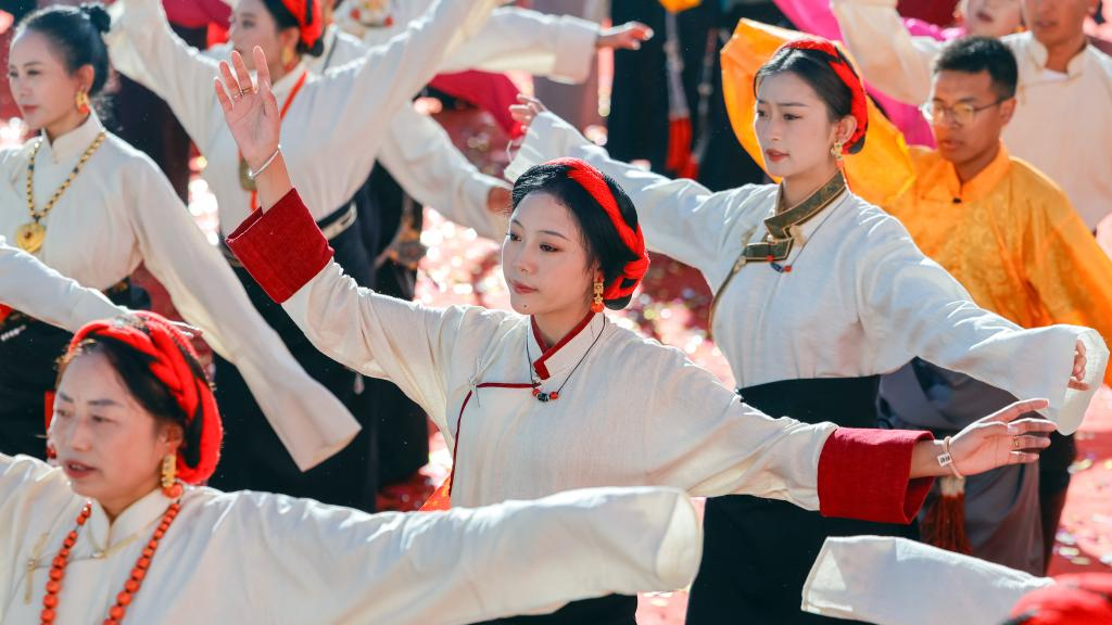 Celebration held ahead of 75th founding anniversary of PRC in Sichuan