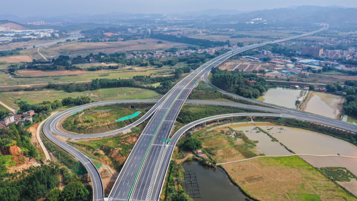 Expressway across Guangzhou's Tianhe makes headway
