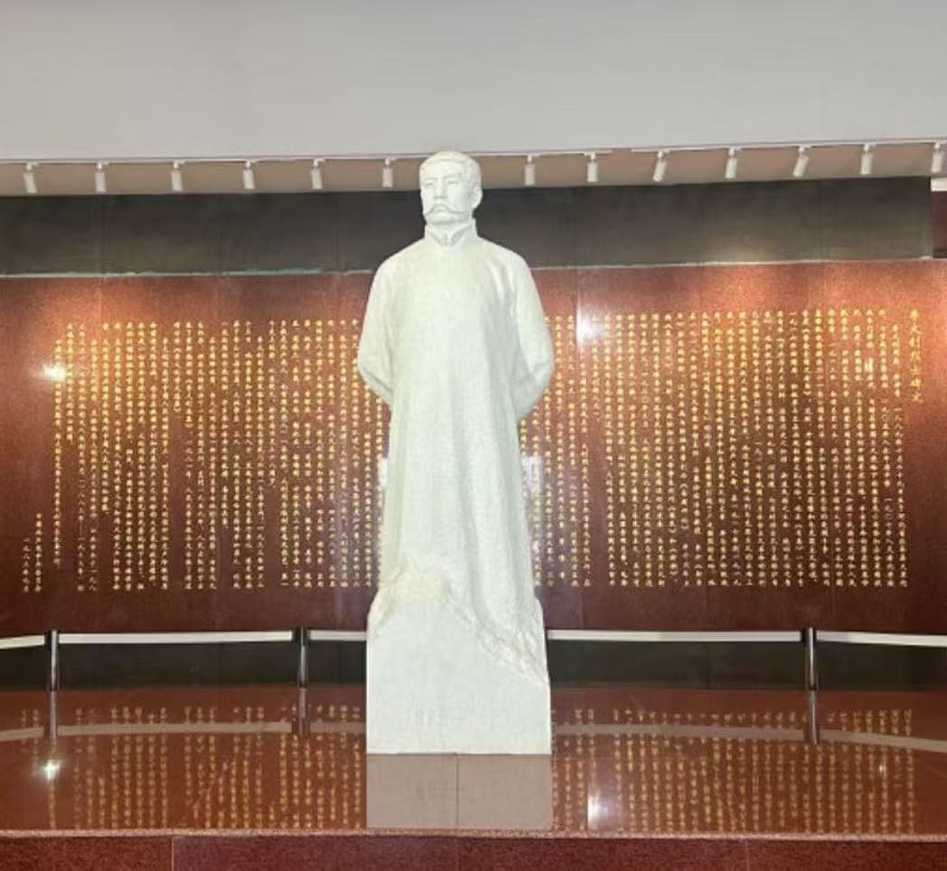 李大钊雕像。