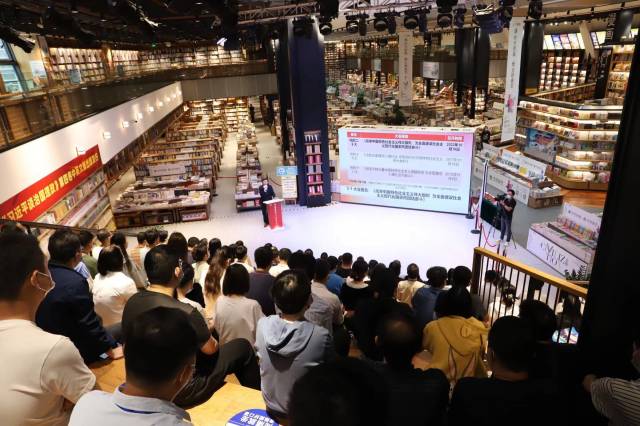 11月24日，学习宣传贯彻党的二十大精神专场宣讲在龙岗书城举办