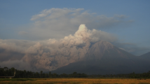 印尼塞梅鲁火山剧烈喷发 处最高警戒级别 印尼塞梅鲁火山剧烈喷发 处最高警戒级别