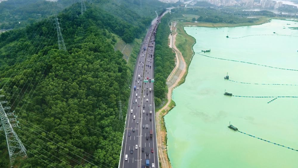 During 2024 Chinese New Year, Guangdong's highway traffic accounts for 20% of the national total