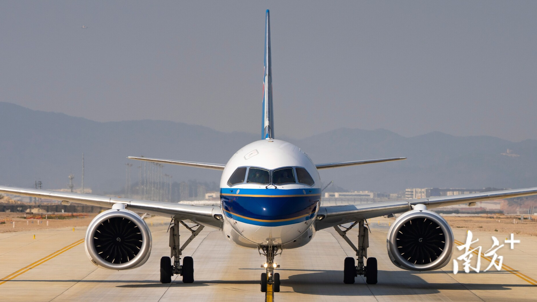 Up close with airplanes at Guangzhou Baiyun Airport