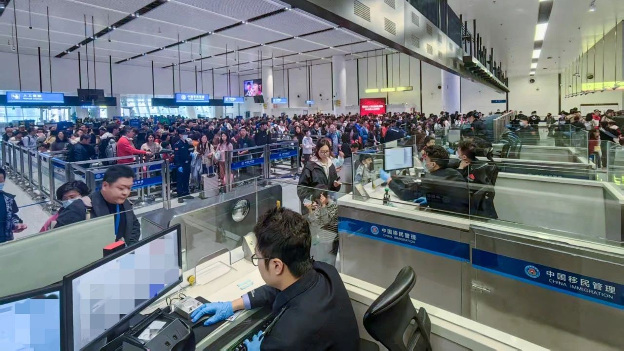 春节假期莲塘口岸出入境旅客超54万人次 71.9%为港澳居民