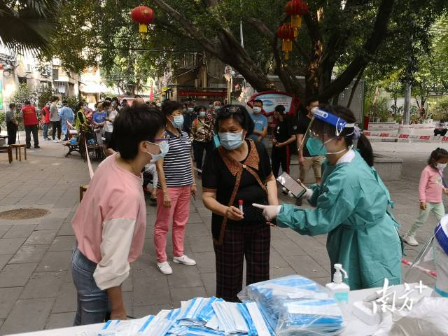 广州越秀区管控区社区书记：不敢打电话回家