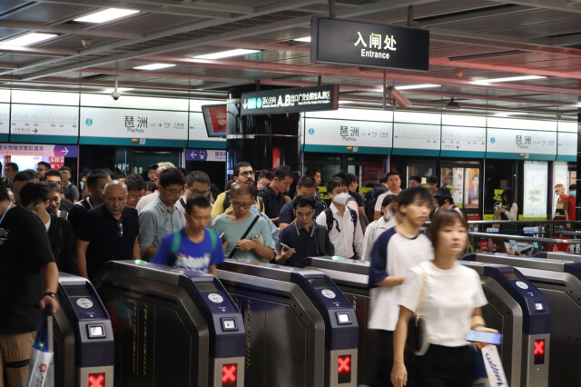 8 Guangzhou Metro stations add overseas card POS machines during Canton ...