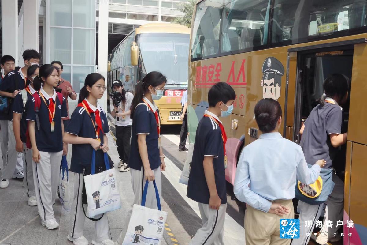 师生代表开展爱国研学活动