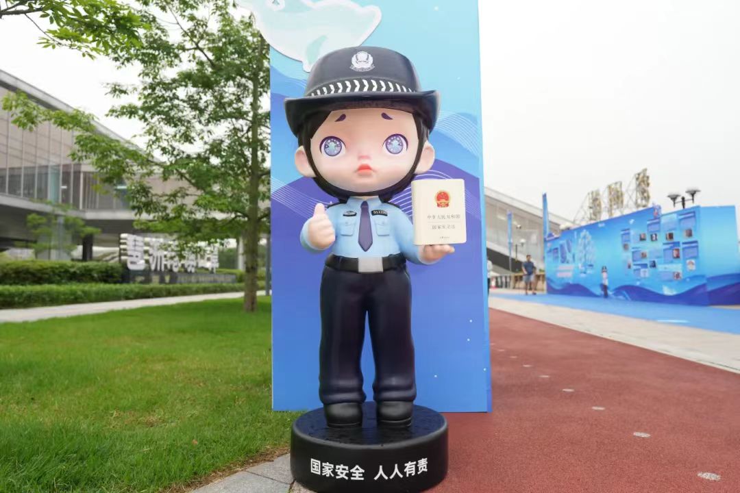 ▲劳拉在广东省“国家安全教育海岛行”开幕式上
