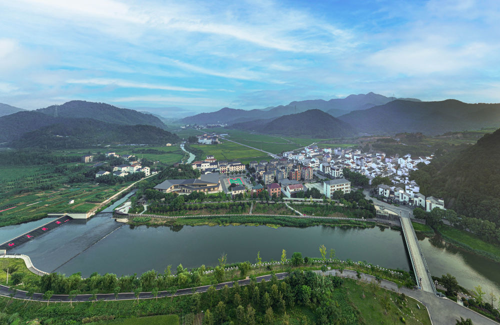這是2025年6月10日拍攝的浙江省諸暨市楓橋鎮(zhèn)楓源村。新華社發(fā)（王靈杰 攝）