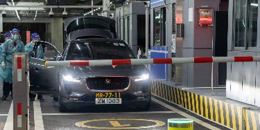 How does a Macao private car enter Guangdong?