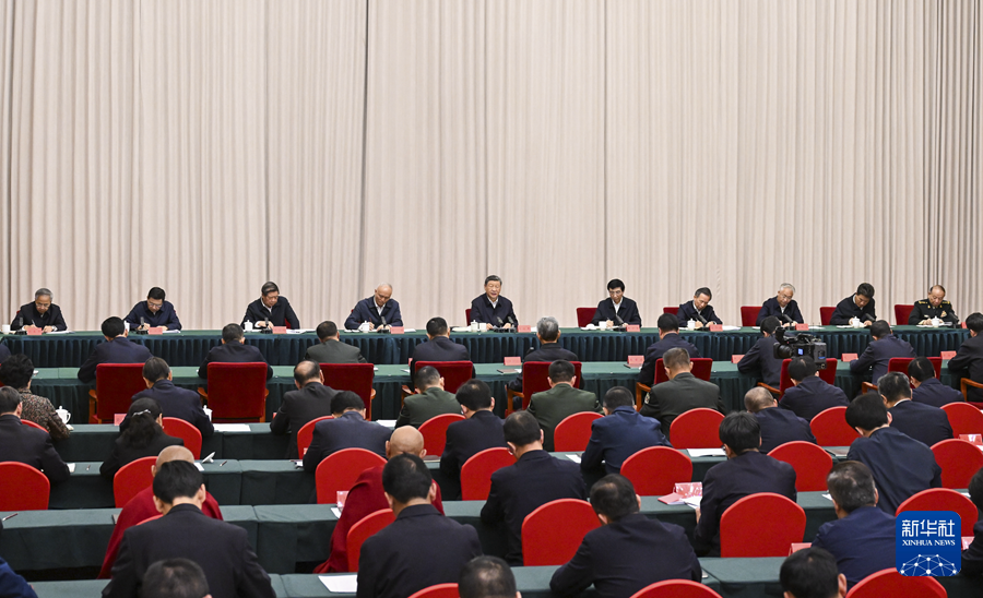 8月20日下午，率中央代表团出席西藏自治区成立60周年庆祝活动的中共中央总书记、国家主席、中央军委主席习近平在拉萨听取西藏自治区党委和政府工作汇报，发表了重要讲话。新华社记者 谢环驰 摄