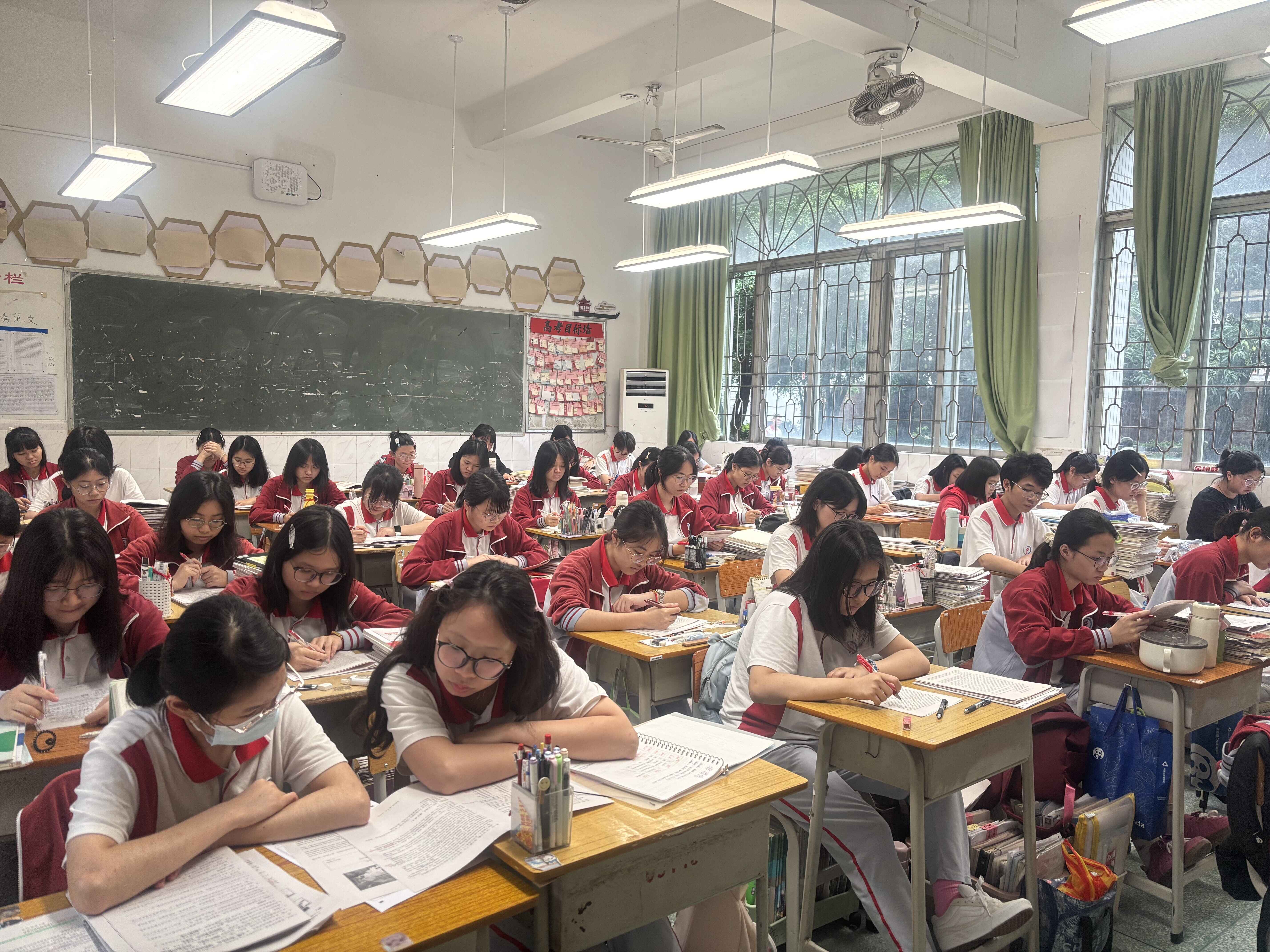 2025高考冲刺倒计时：名师为考生家长双支招