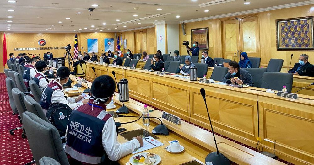 与马来西亚卫生部官员和专家交流抗疫举措