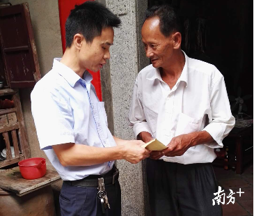 吴杰林离任前走访并关心贫困户。