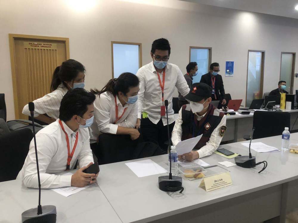与马来西亚卫生部官员和专家交流抗疫举措