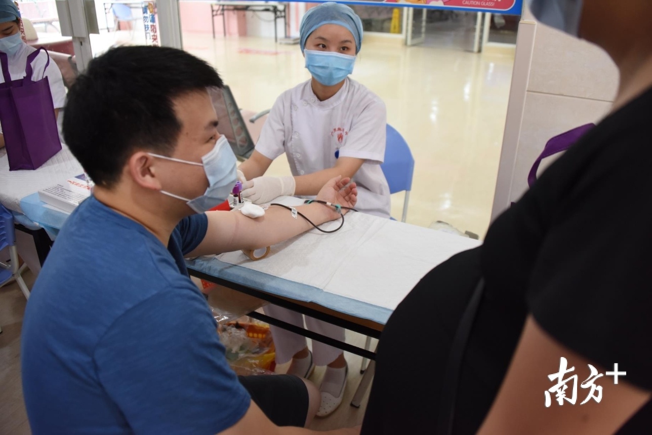 7月11日上午,“宝爸献血计划”启动仪式在广州市妇女儿童医疗中心举行