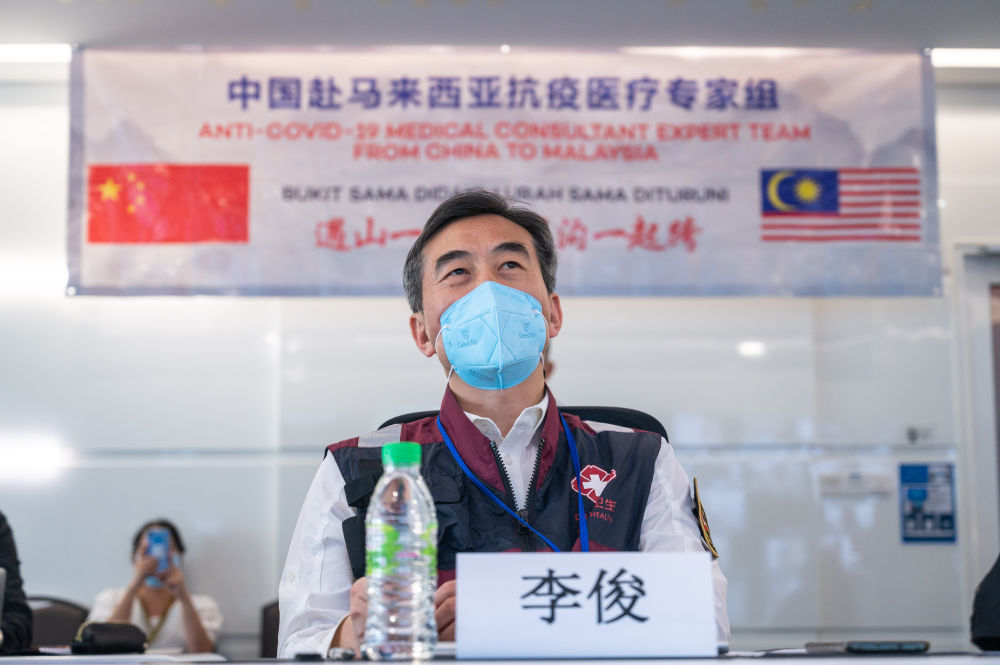 专家组组长李俊视频连线时讲话