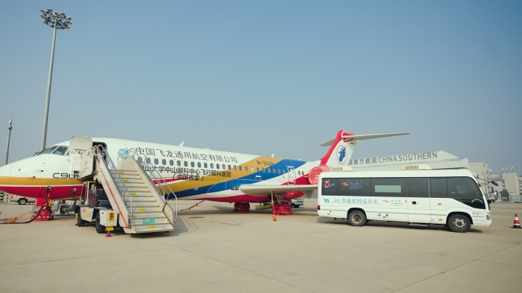 全球首例！白内障复明手术在国产飞机上成功实施