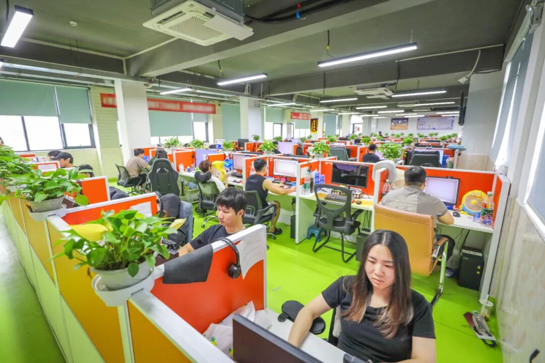 梅江数字BPO产业园已承接10多家全国500强企业的客服外包业务。摄影:吴腾江