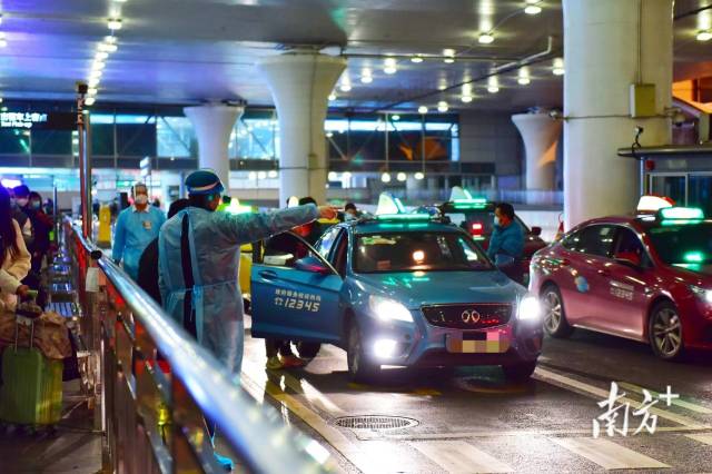 广州的士开展深夜凌晨客流高峰疏运。