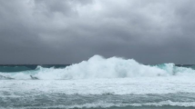 海浪、风暴潮橙色警报!广东近岸海域将现3到5米大浪到巨浪 海浪、风暴潮橙色警报!广东近岸海域将现3到5米大浪到巨浪